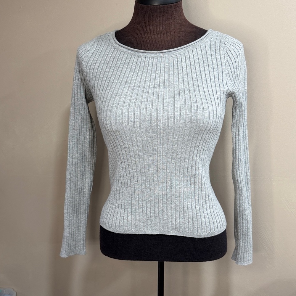 Gray Ribbed Long Sleeve Sweater size medium